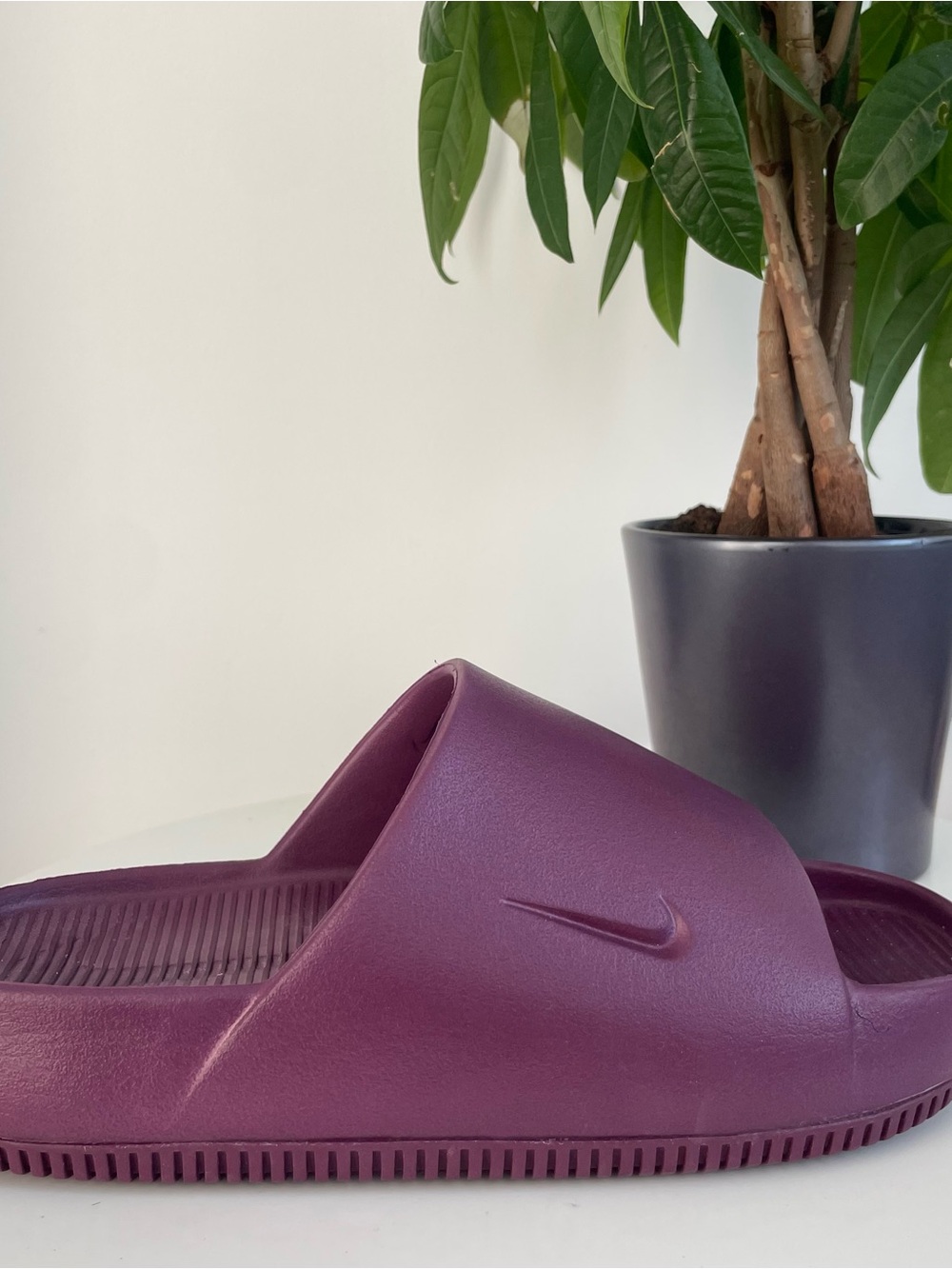Women Size 8 Nike Calm Slides Bordeaux  Slip on Shoes